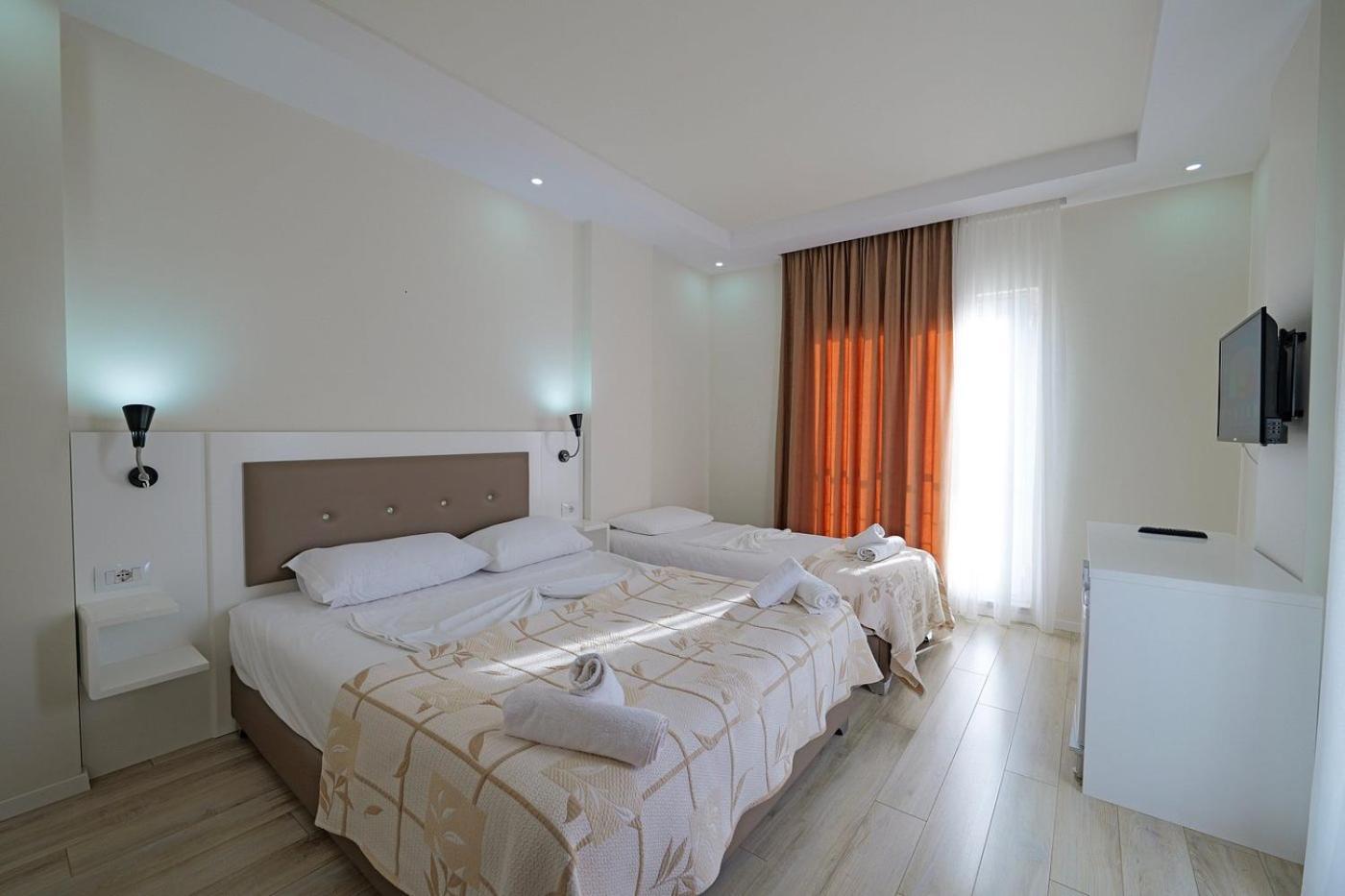 Helia Seaside Hotel Sarande Exterior photo