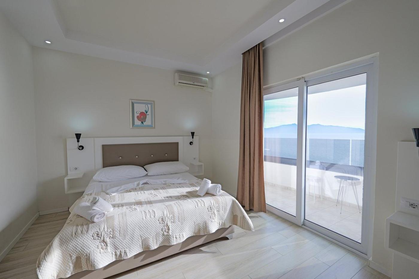 Helia Seaside Hotel Sarande Exterior photo