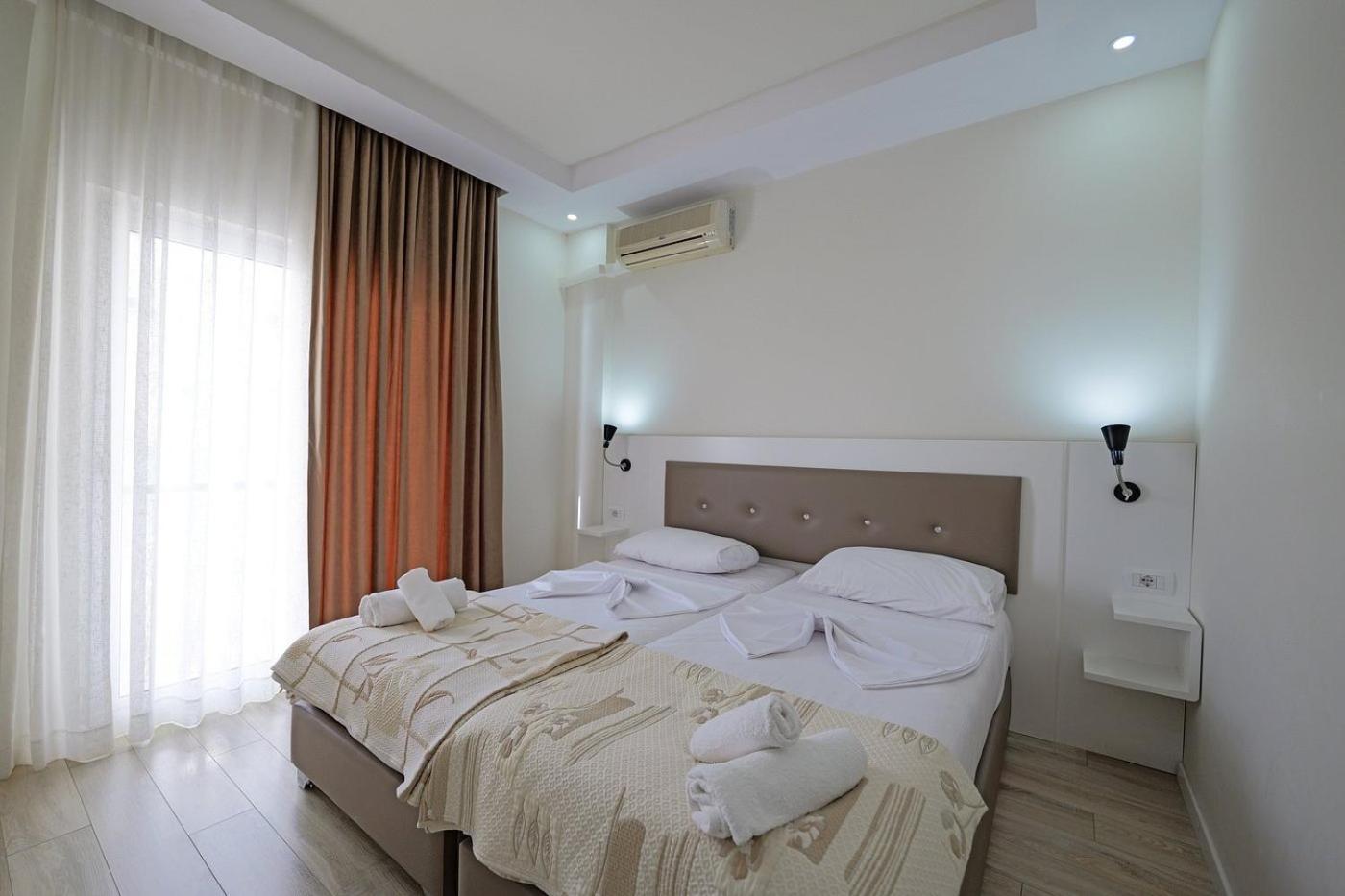 Helia Seaside Hotel Sarande Exterior photo