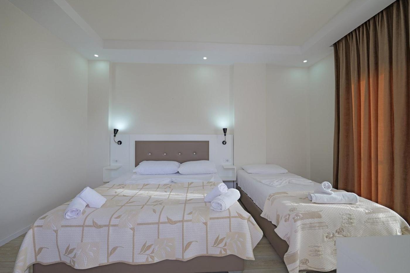Helia Seaside Hotel Sarande Exterior photo