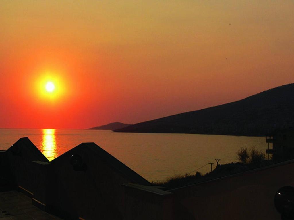 Helia Seaside Hotel Sarande Exterior photo