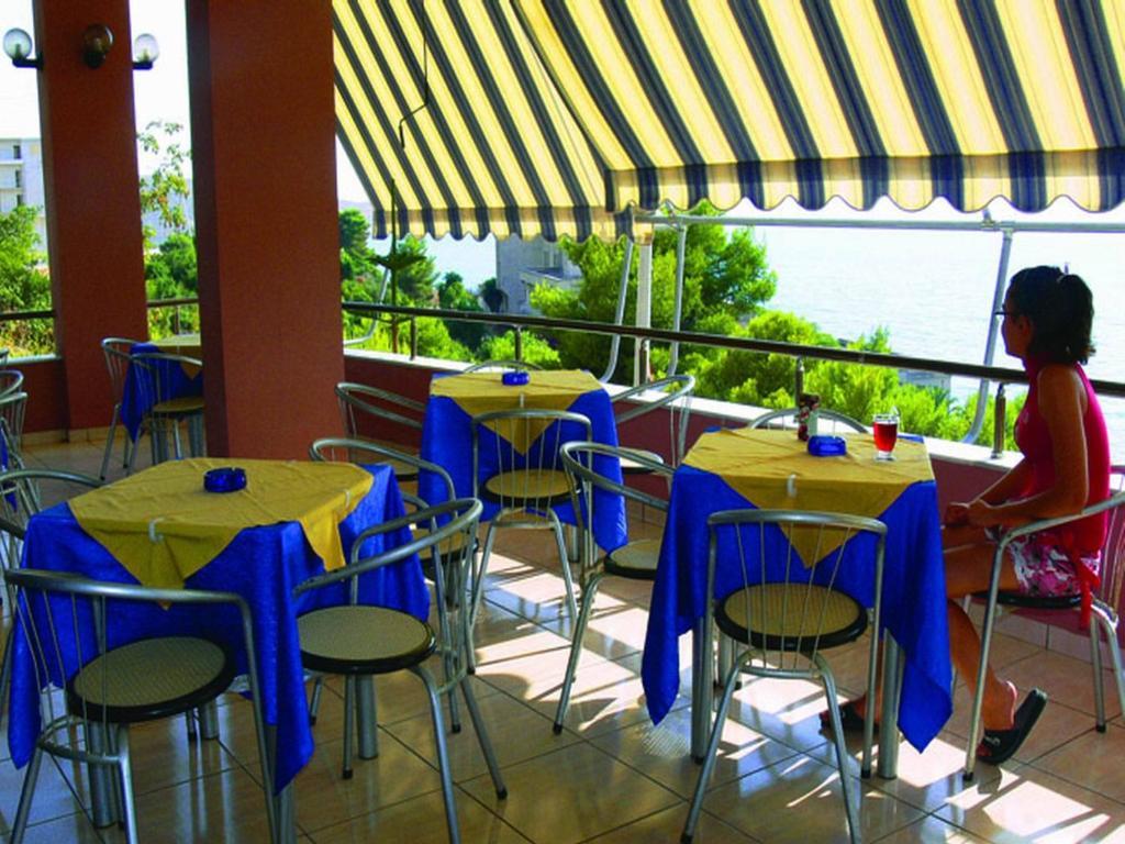 Helia Seaside Hotel Sarande Exterior photo