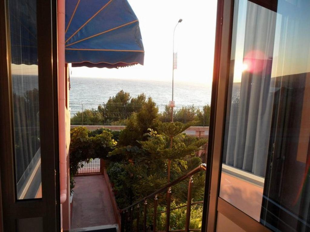 Helia Seaside Hotel Sarande Exterior photo