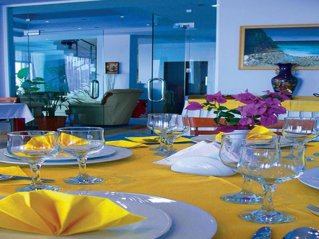 Helia Seaside Hotel Sarande Exterior photo